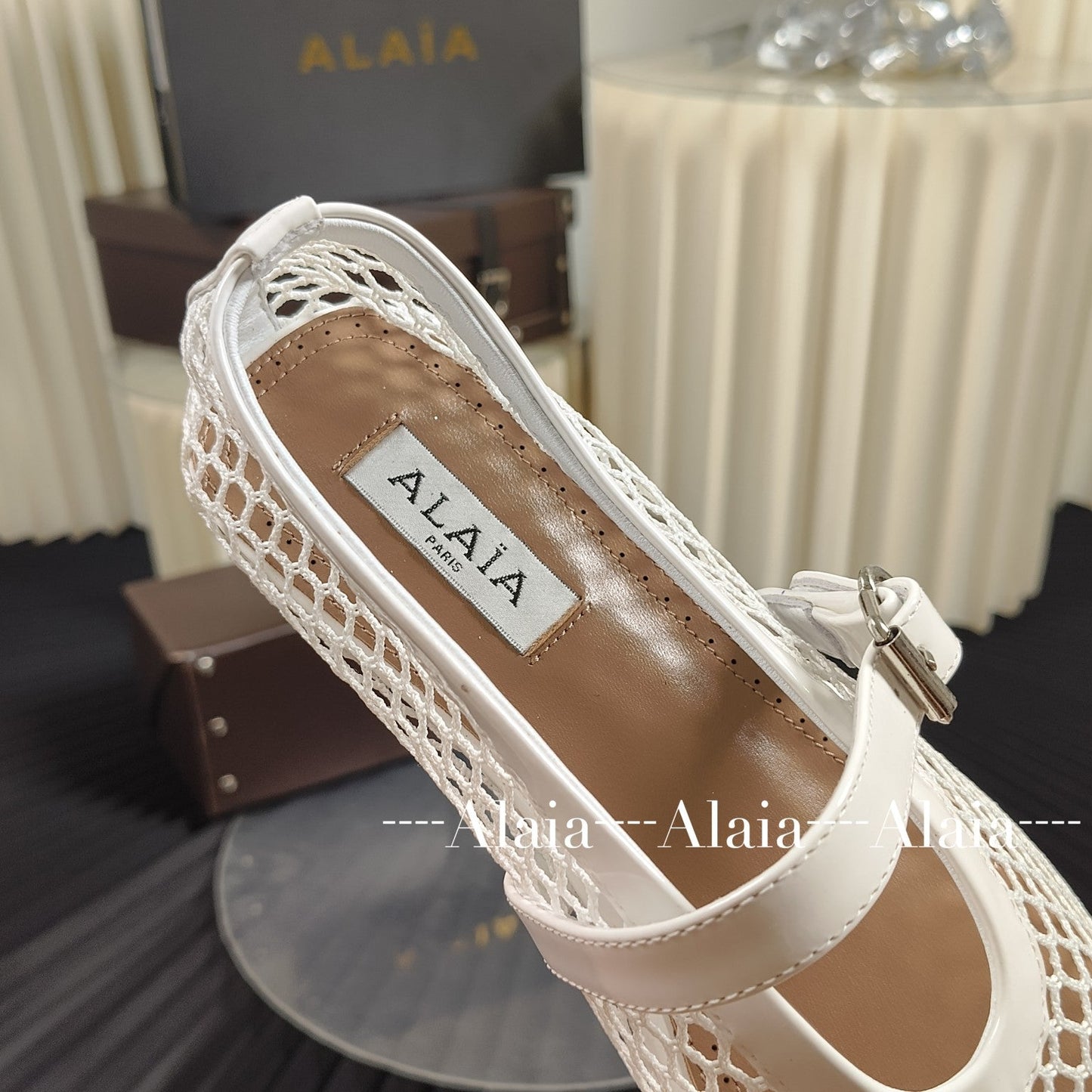 ALAIA White Head Mesh One Button Ballet Flat Slippers XZH215