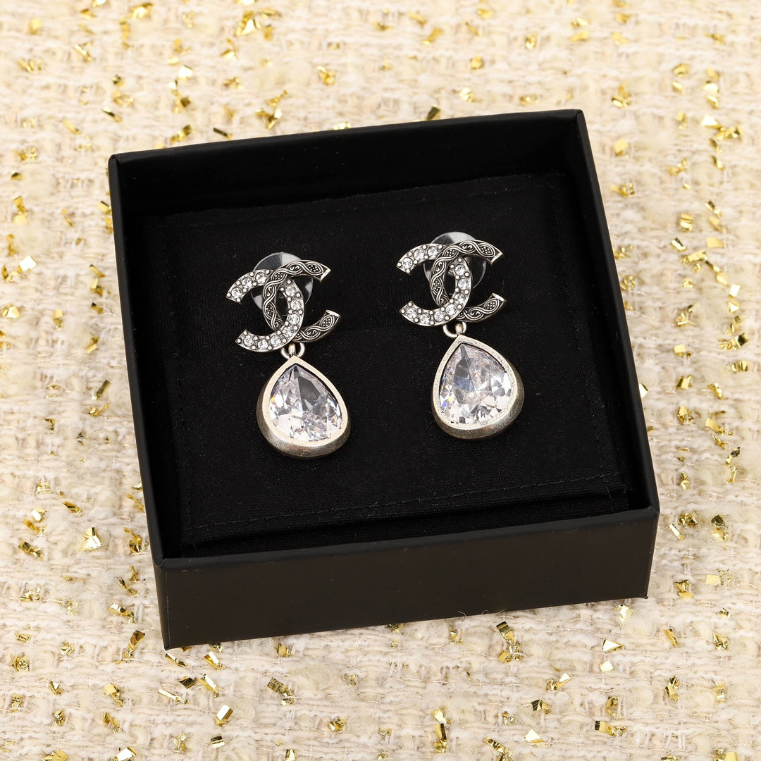 double c drip gun black earrings eha652