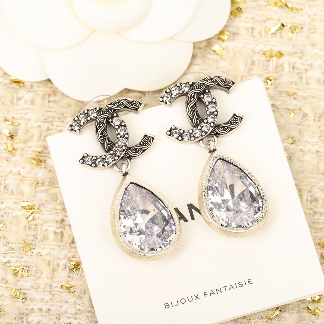 double c drip gun black earrings eha652