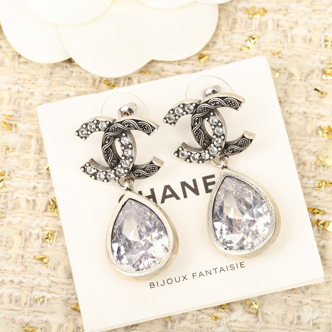 double c drip gun black earrings eha652