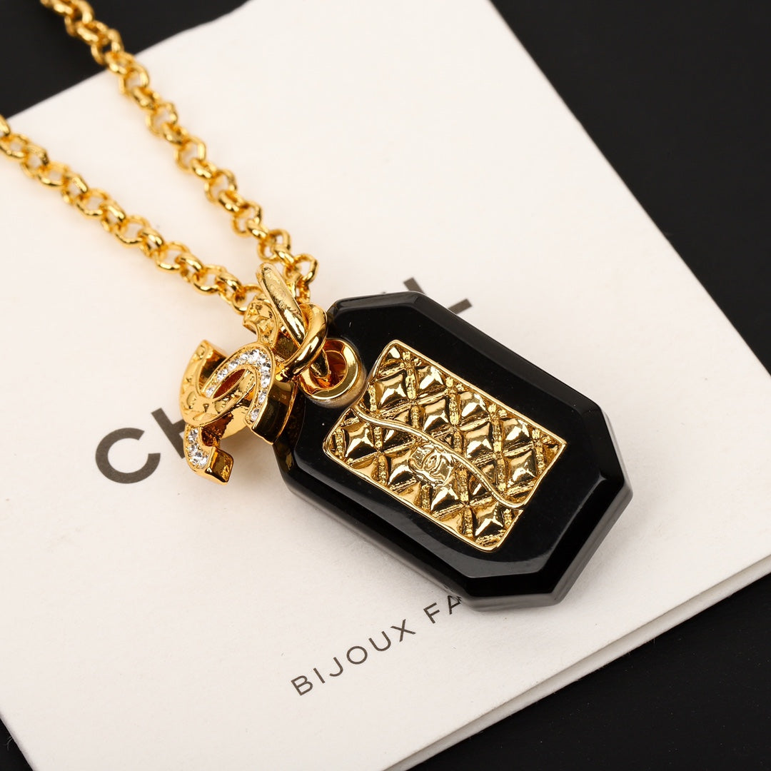 24 Gold Square Brand Lingge Bag Double C Pendant Necklace XLA150