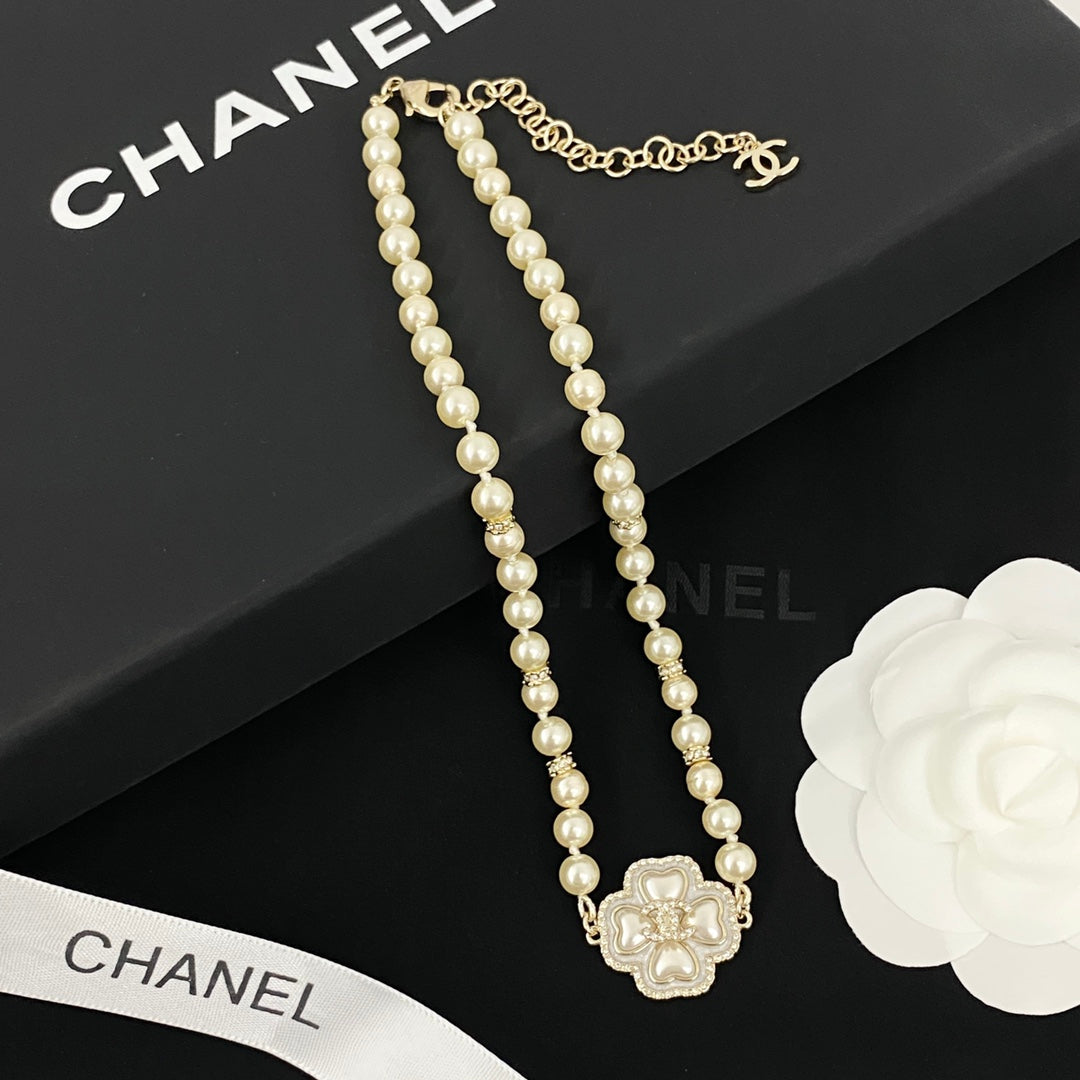 White Beimu Four Leaf Clover Pearl Necklace XLA223