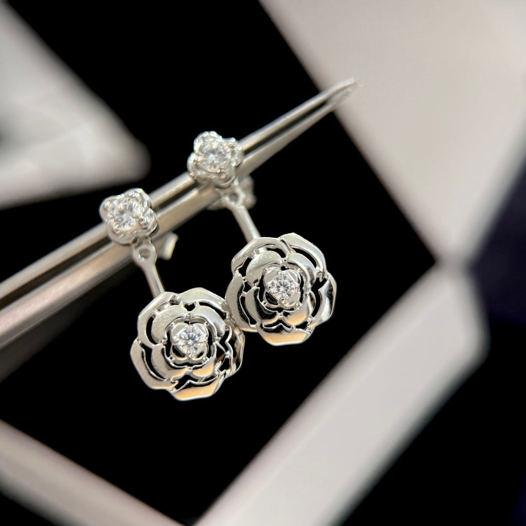 CHA Single Diamond Smooth Camellia Earrings EHA333