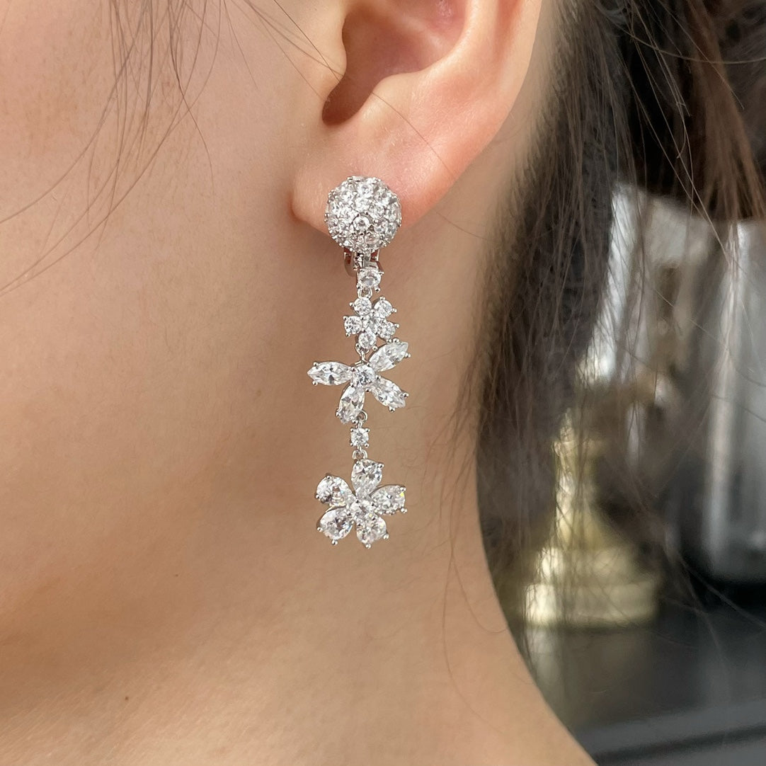 vca white diamond flower earrings eha244