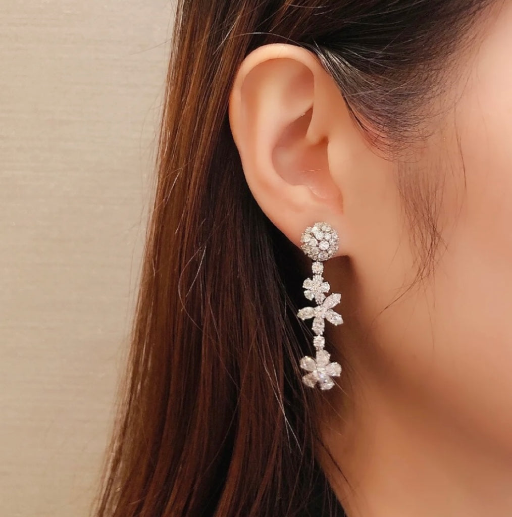 vca white diamond flower earrings eha244