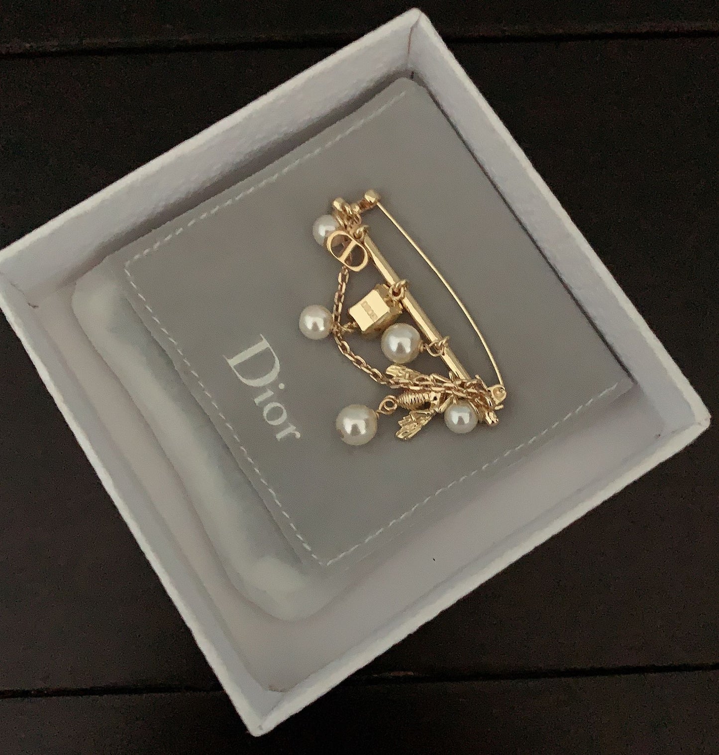 gold pin multi element brooch xza15