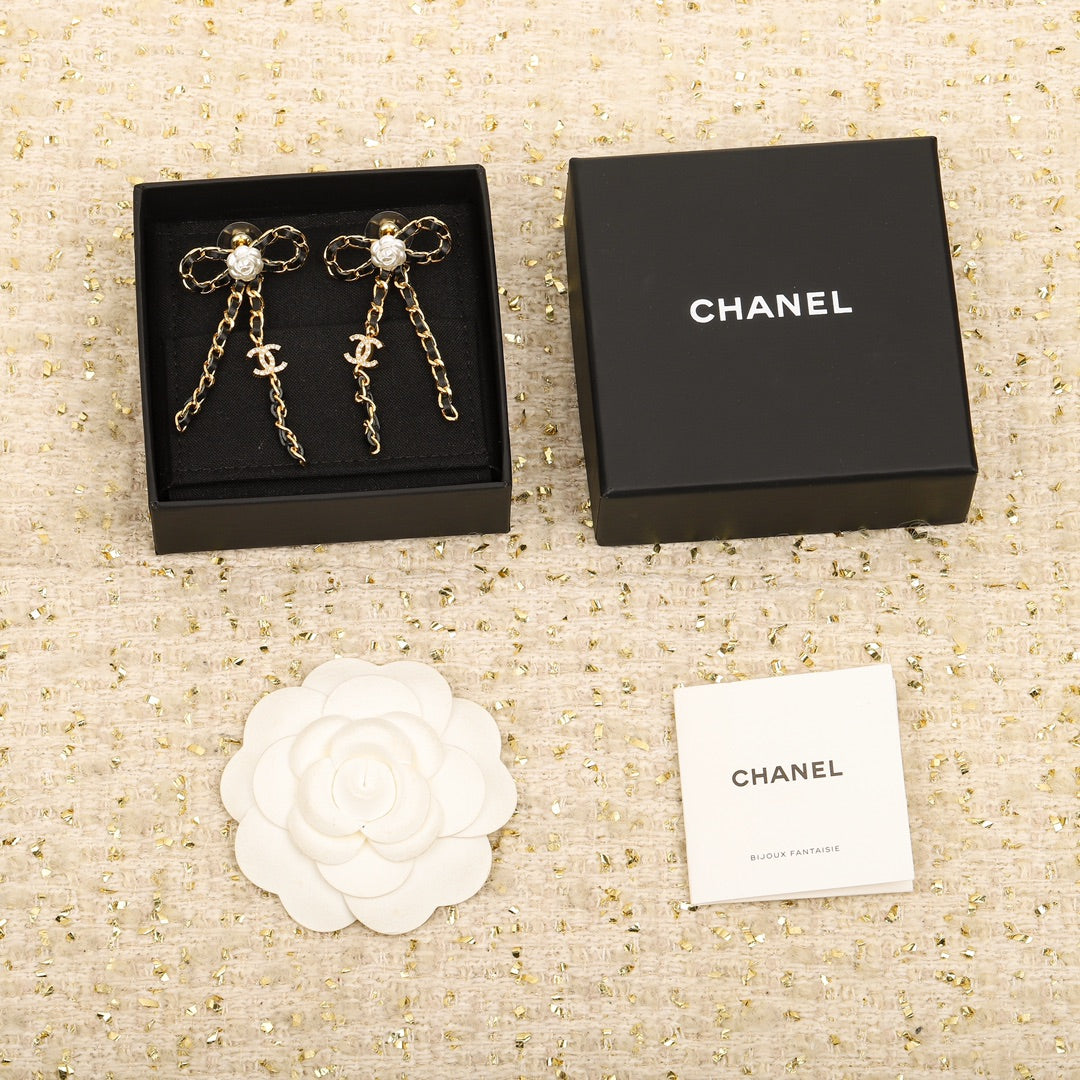 cha camellia bow yellow gold earrings eha673