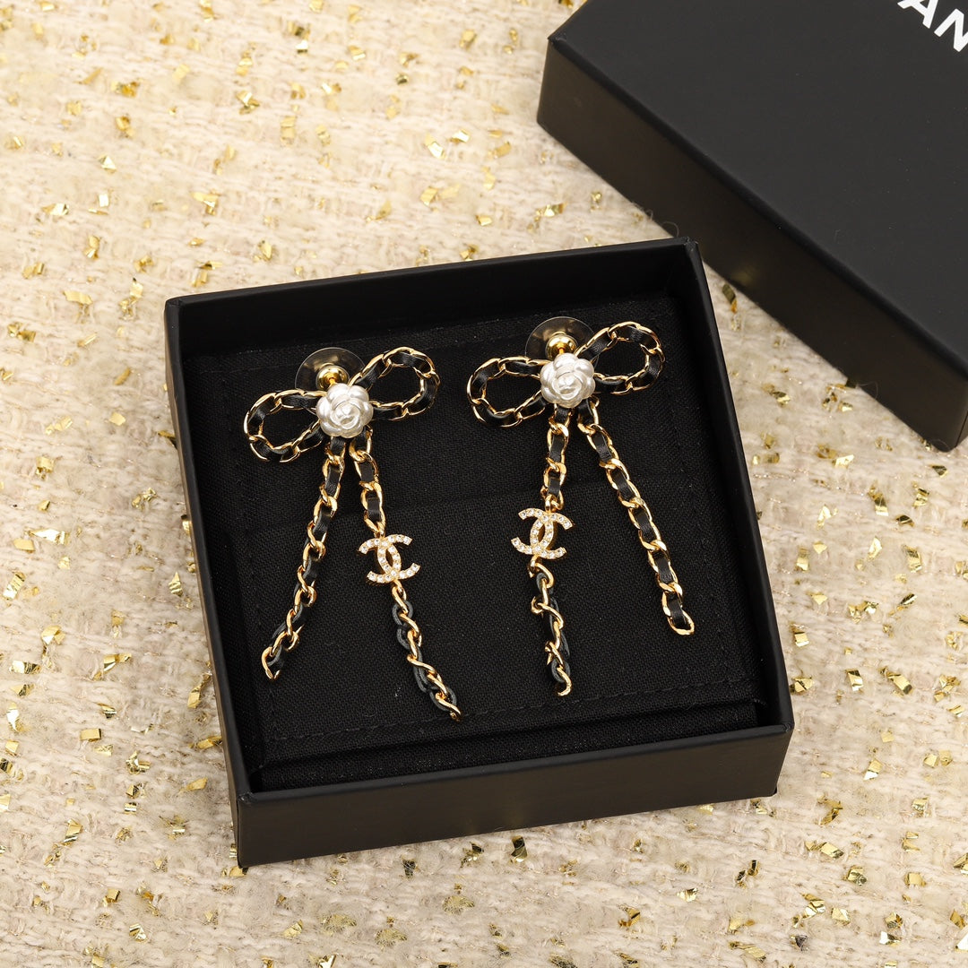 cha camellia bow yellow gold earrings eha673