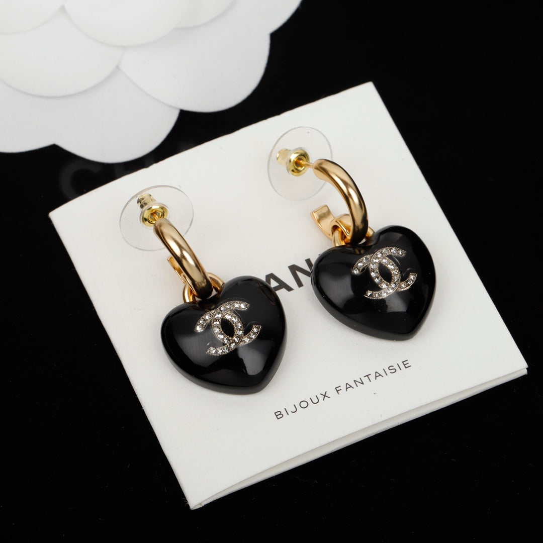 CHA Black peach heart earrings EHA795