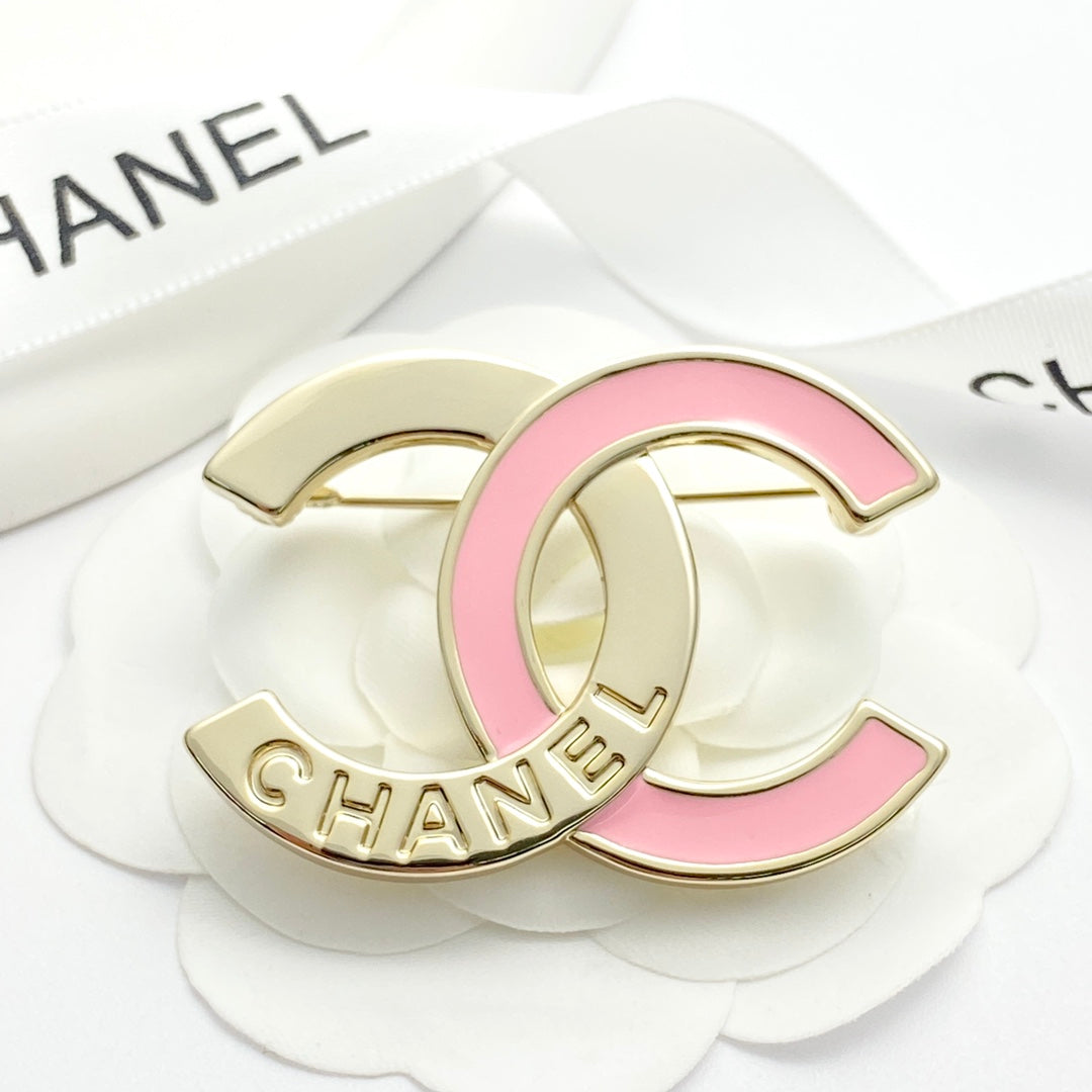 24 pink enamel splicing double c broch xza17