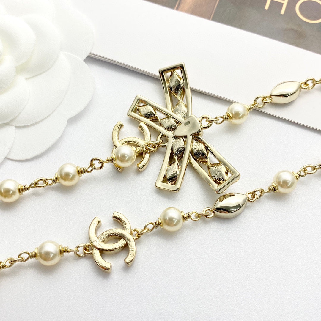 Full Diamond Double C Hollow Bow Pearl Sweater Chain Necklace XLA210