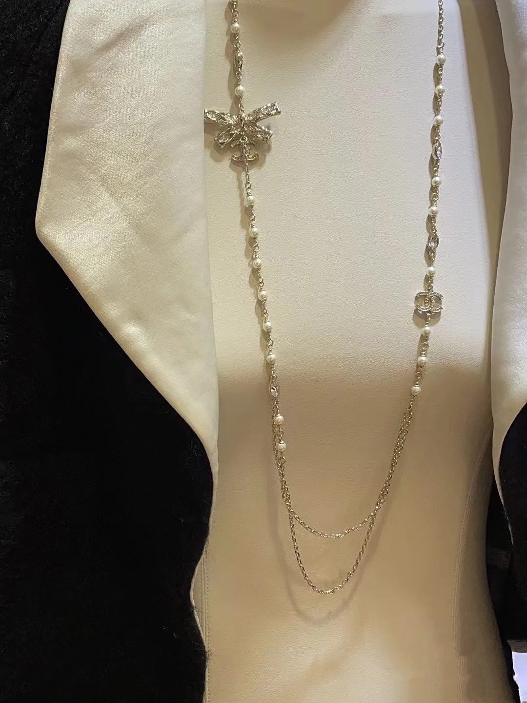 Full Diamond Double C Hollow Bow Pearl Sweater Chain Necklace XLA210