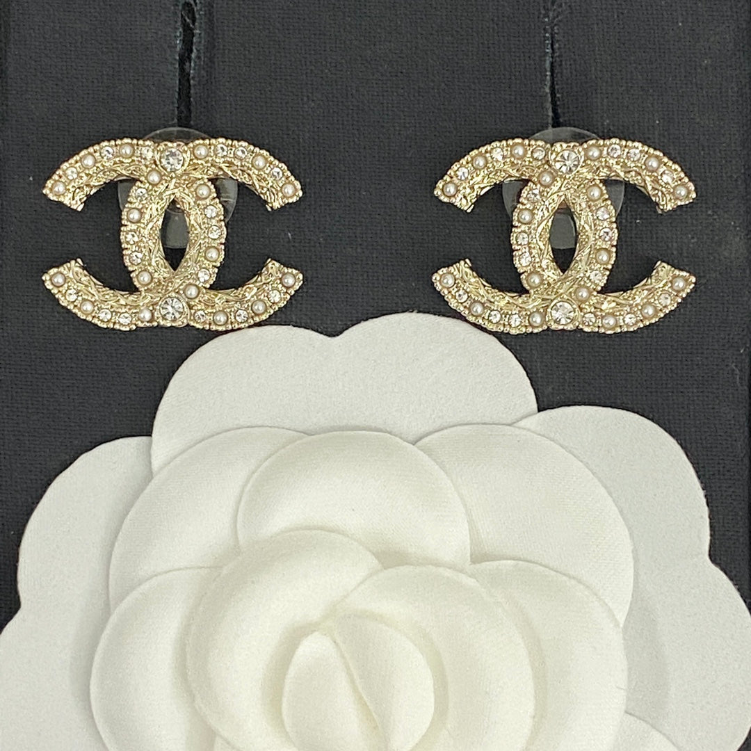 CHA pearl diamond texture double c earrings EHA278