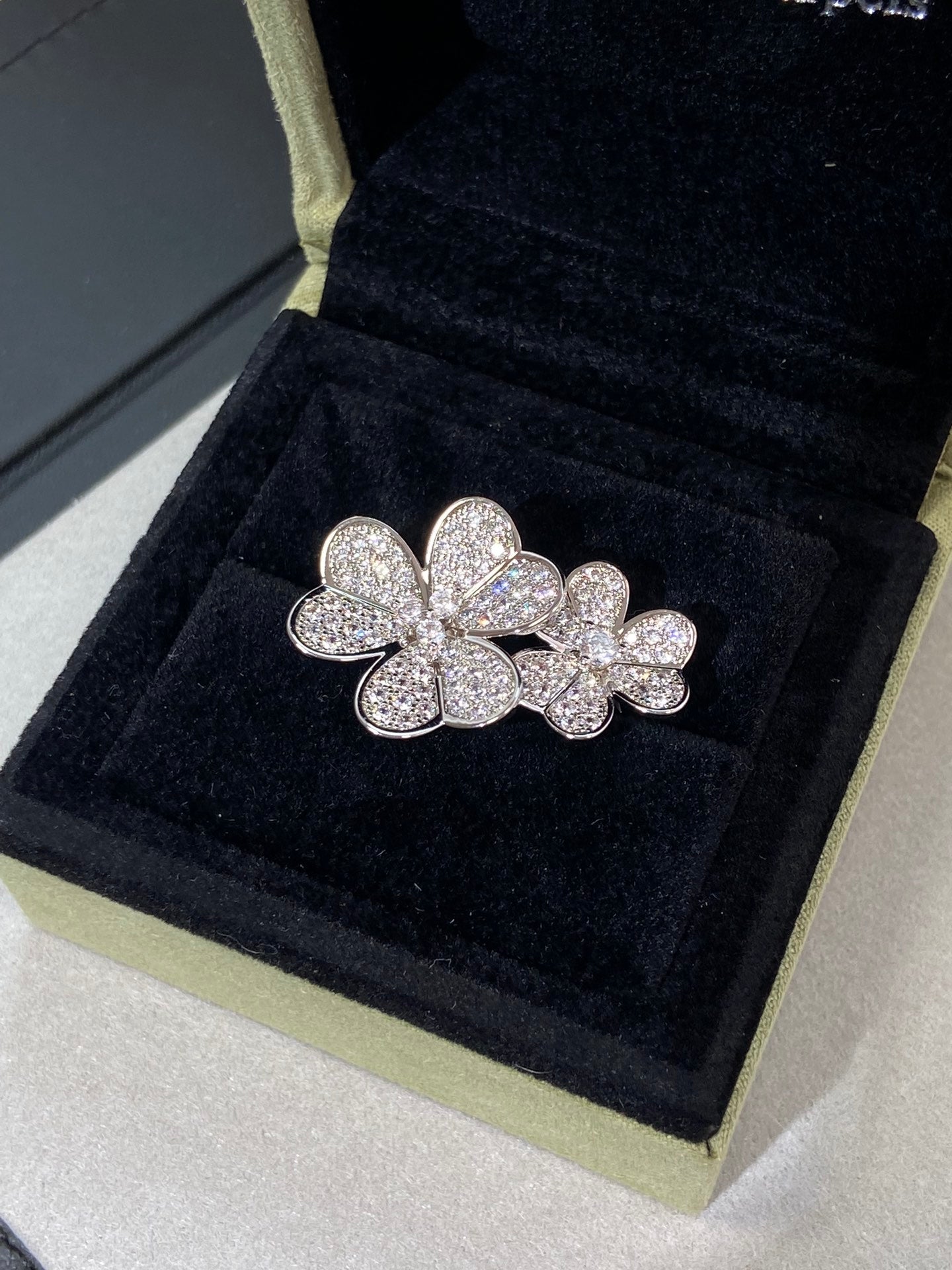 Lucky Flower Petal Full Diamond Clover Silver Ring JZA98