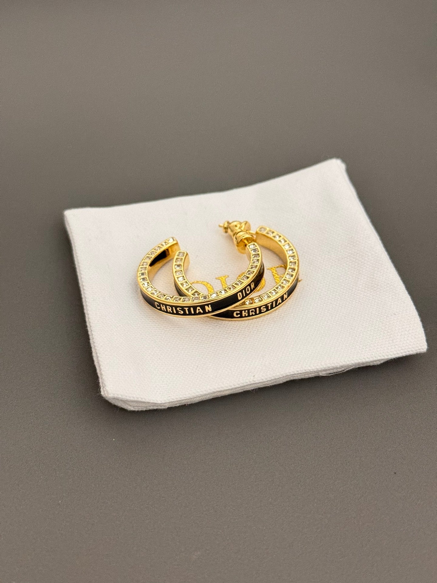 black and white drip oil letter full diamond earrings eha365