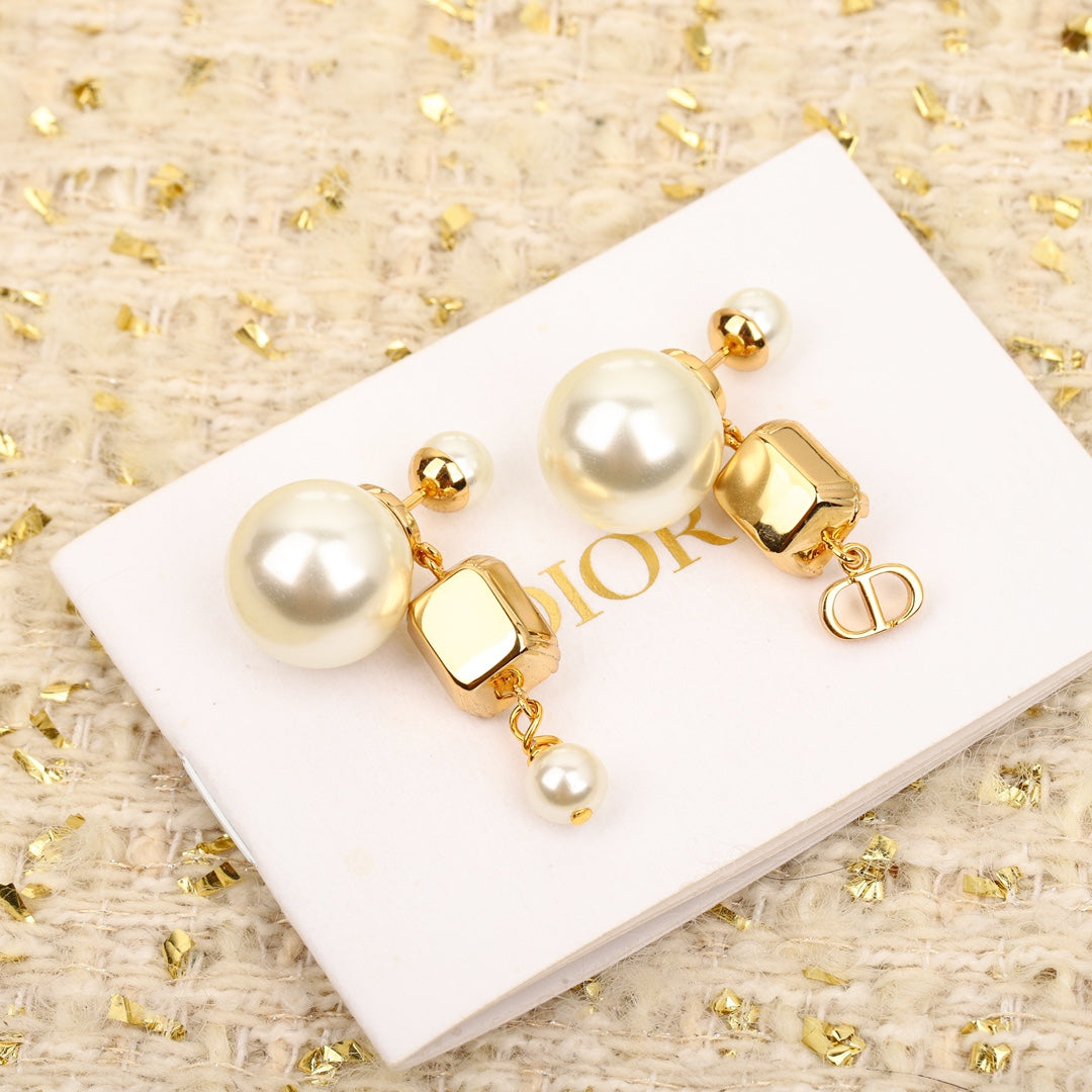 golden sized pearl square diamond earrings eha346