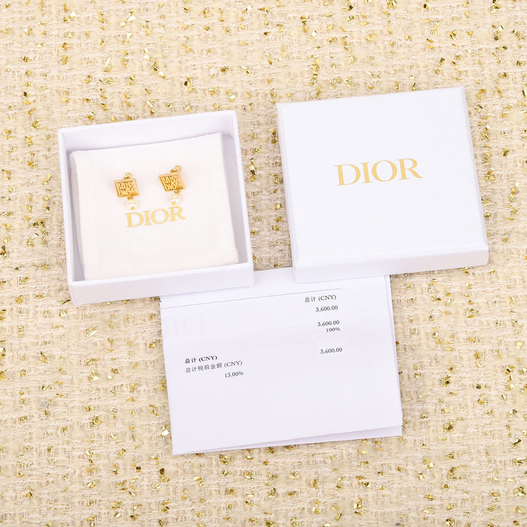 golden square letter block pearl earrings eha350