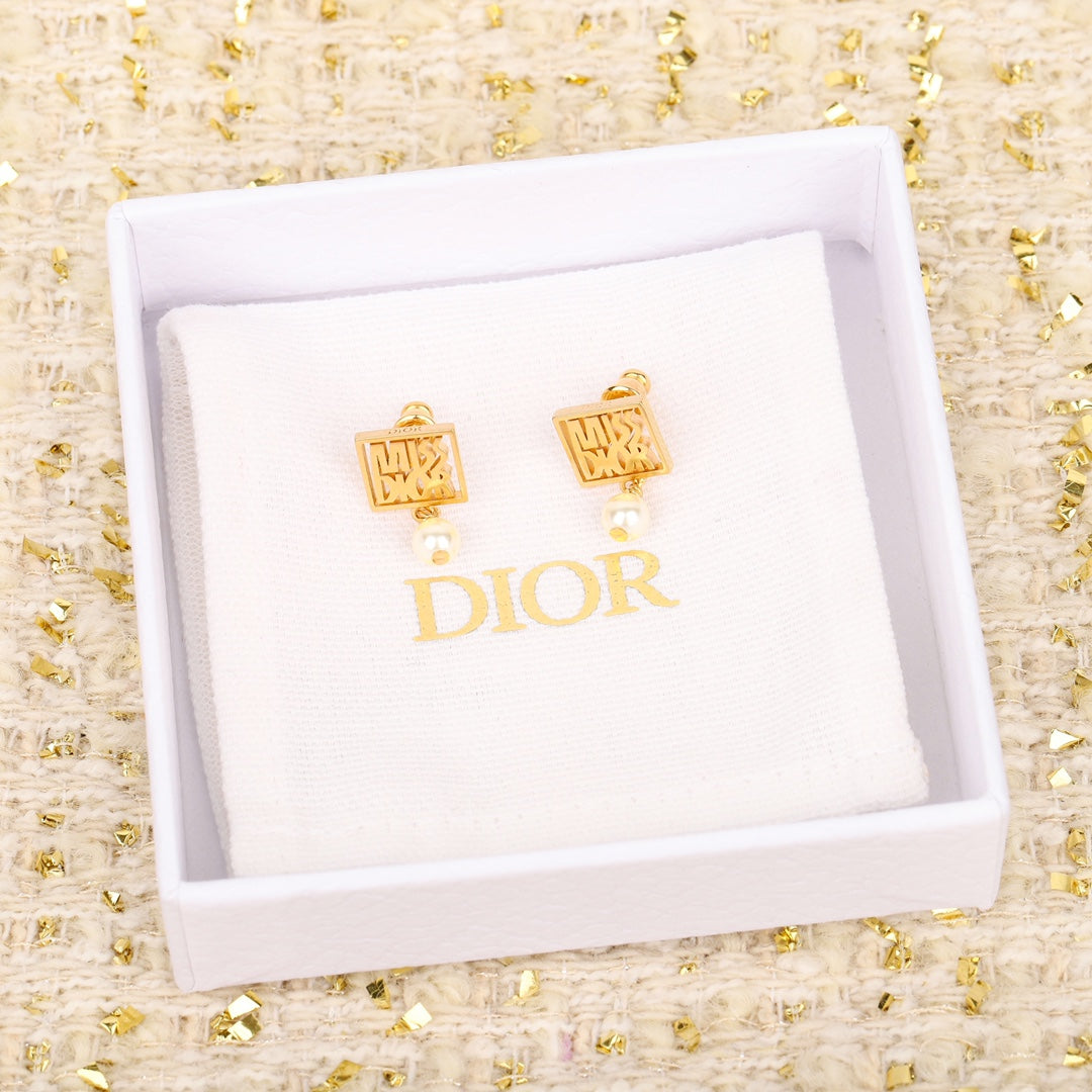 golden square letter block pearl earrings eha350