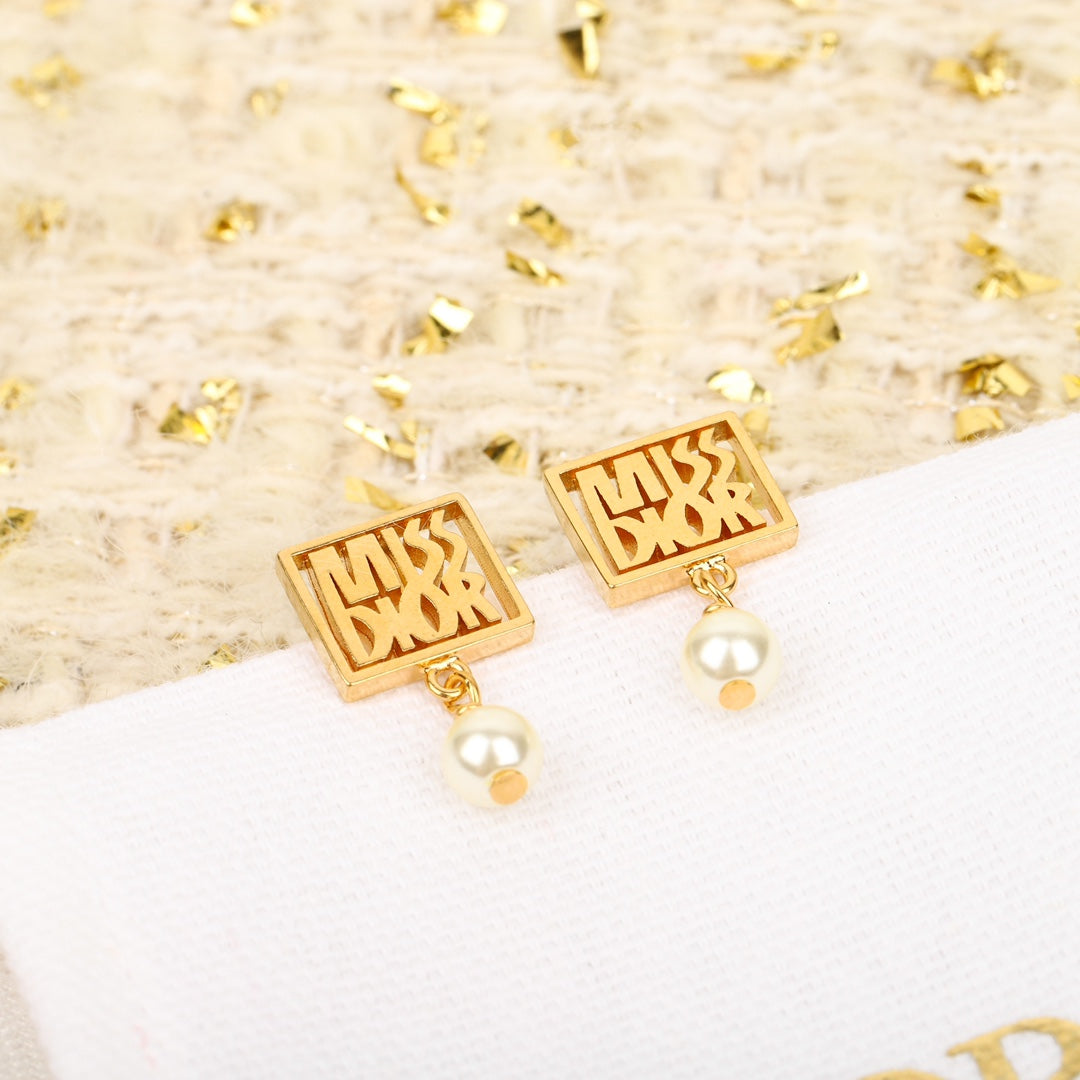 golden square letter block pearl earrings eha350