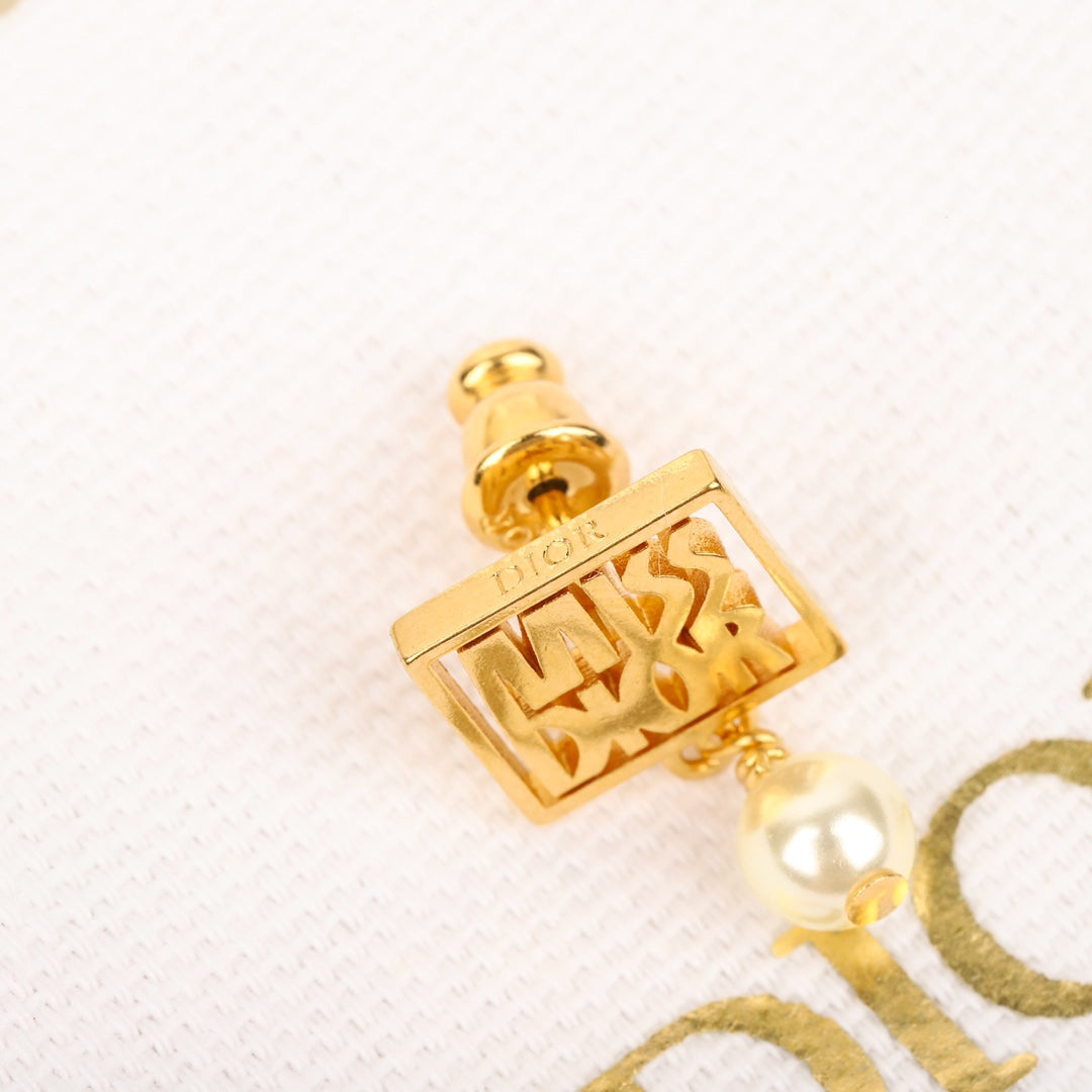 golden square letter block pearl earrings eha350