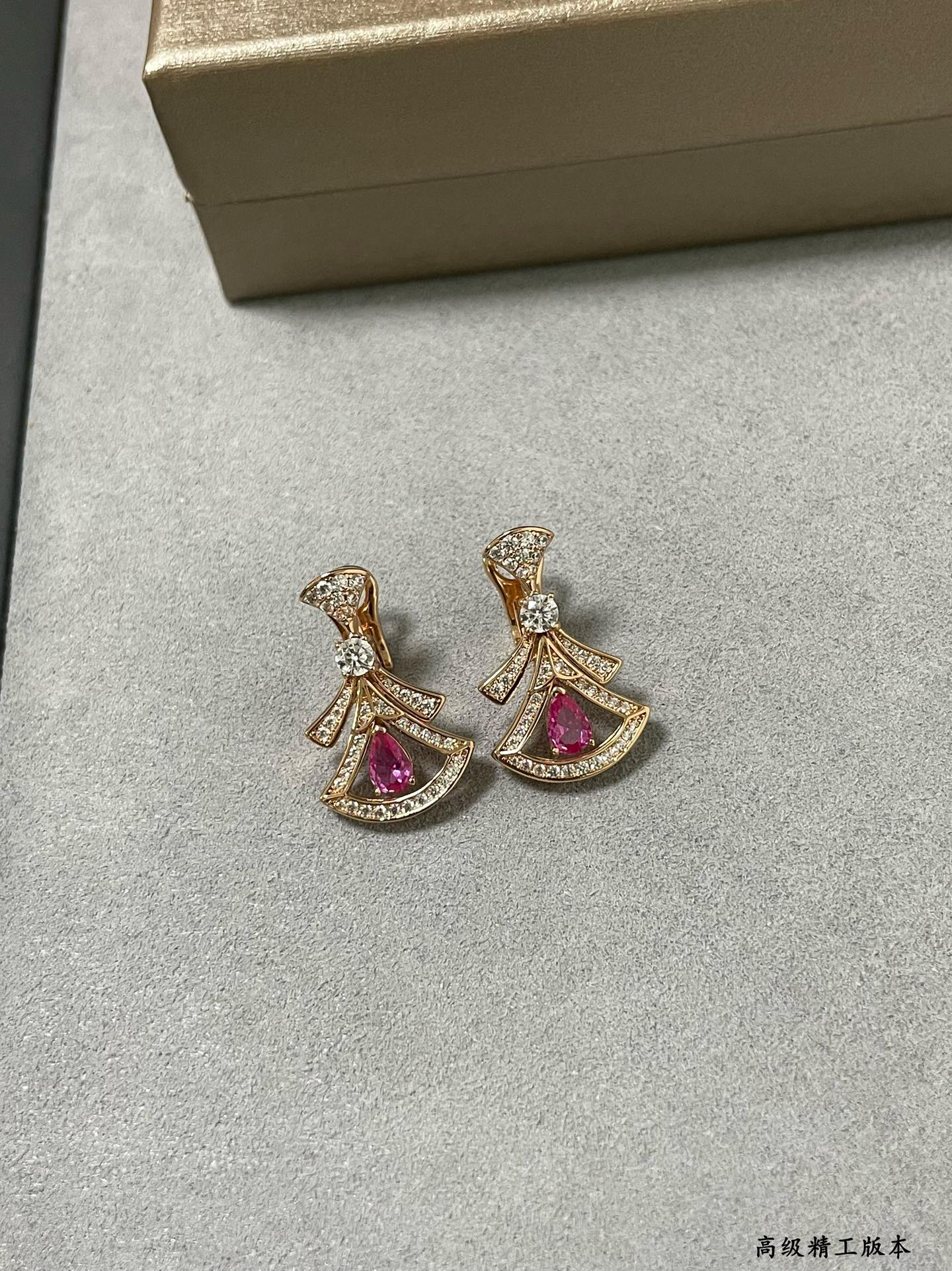 v gold diamond red fan shaped skirt earrings eha329