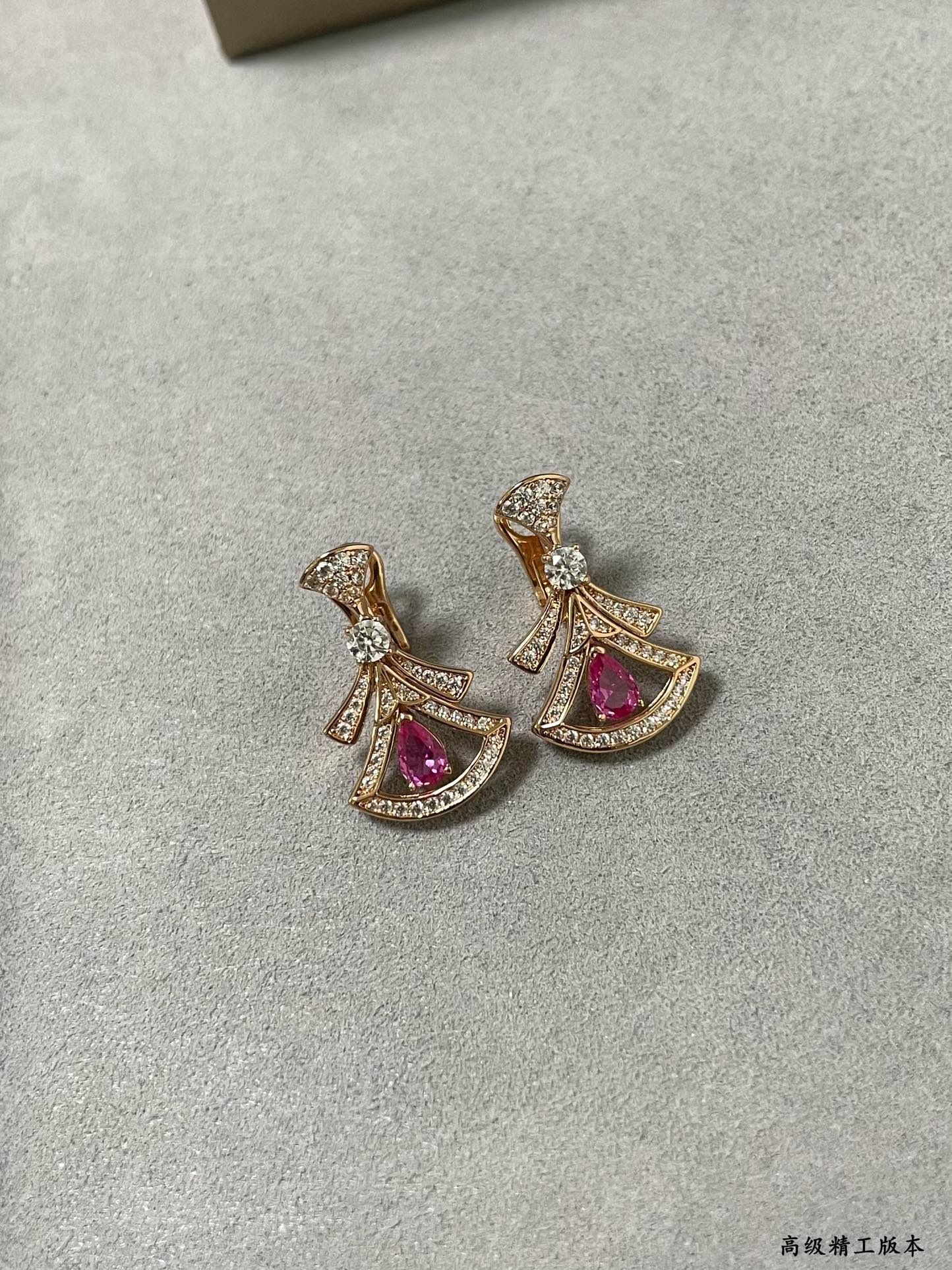 v gold diamond red fan shaped skirt earrings eha329