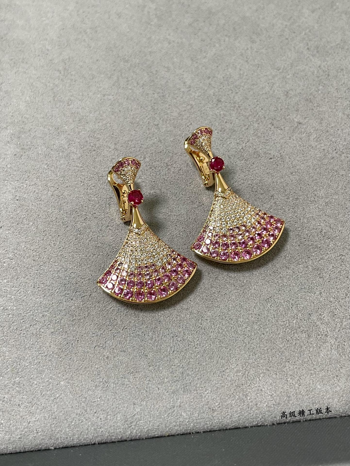v gold gradient red fan shaped skirt earrings eha330