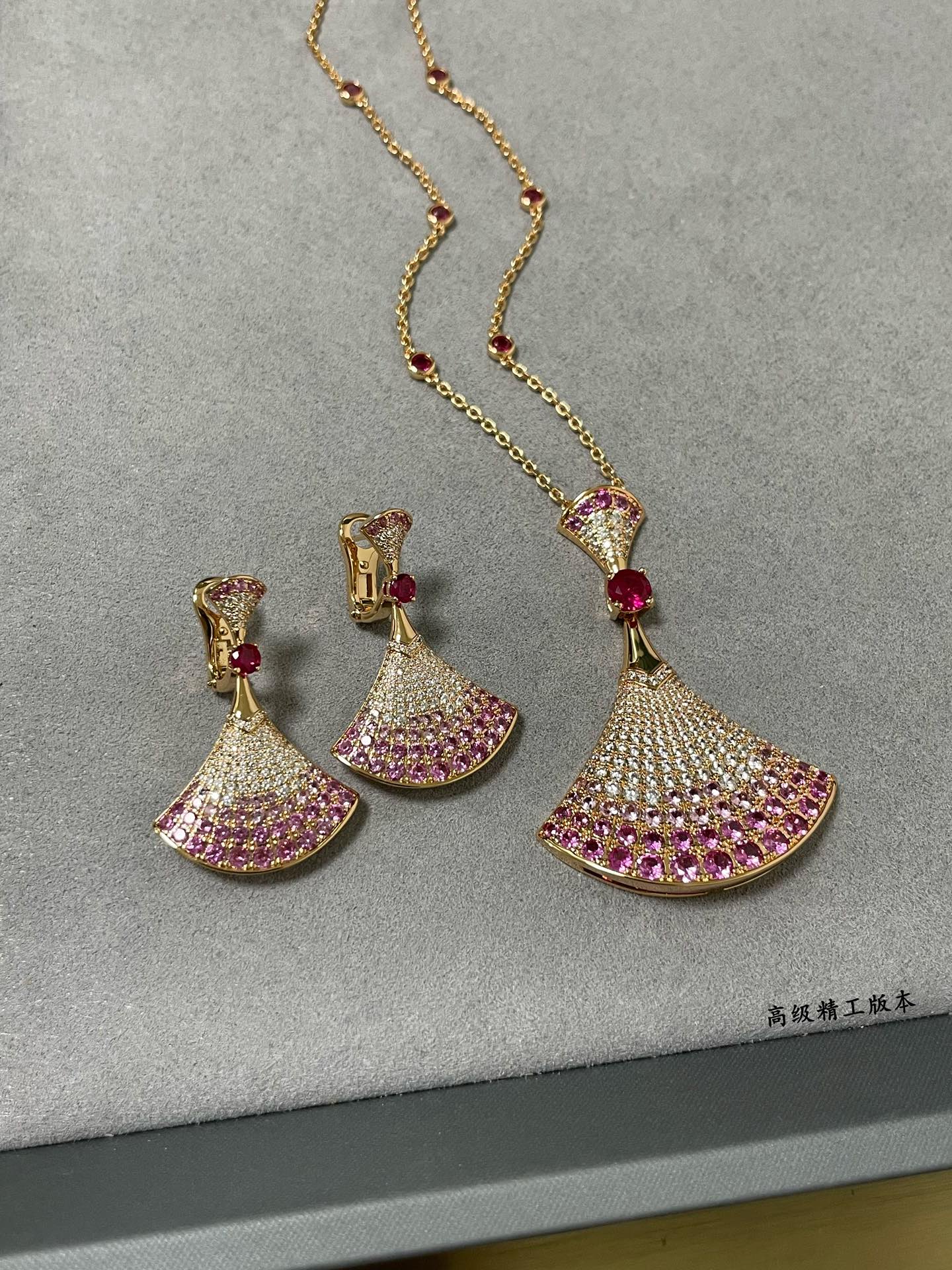 v gold gradient red fan shaped skirt earrings eha330