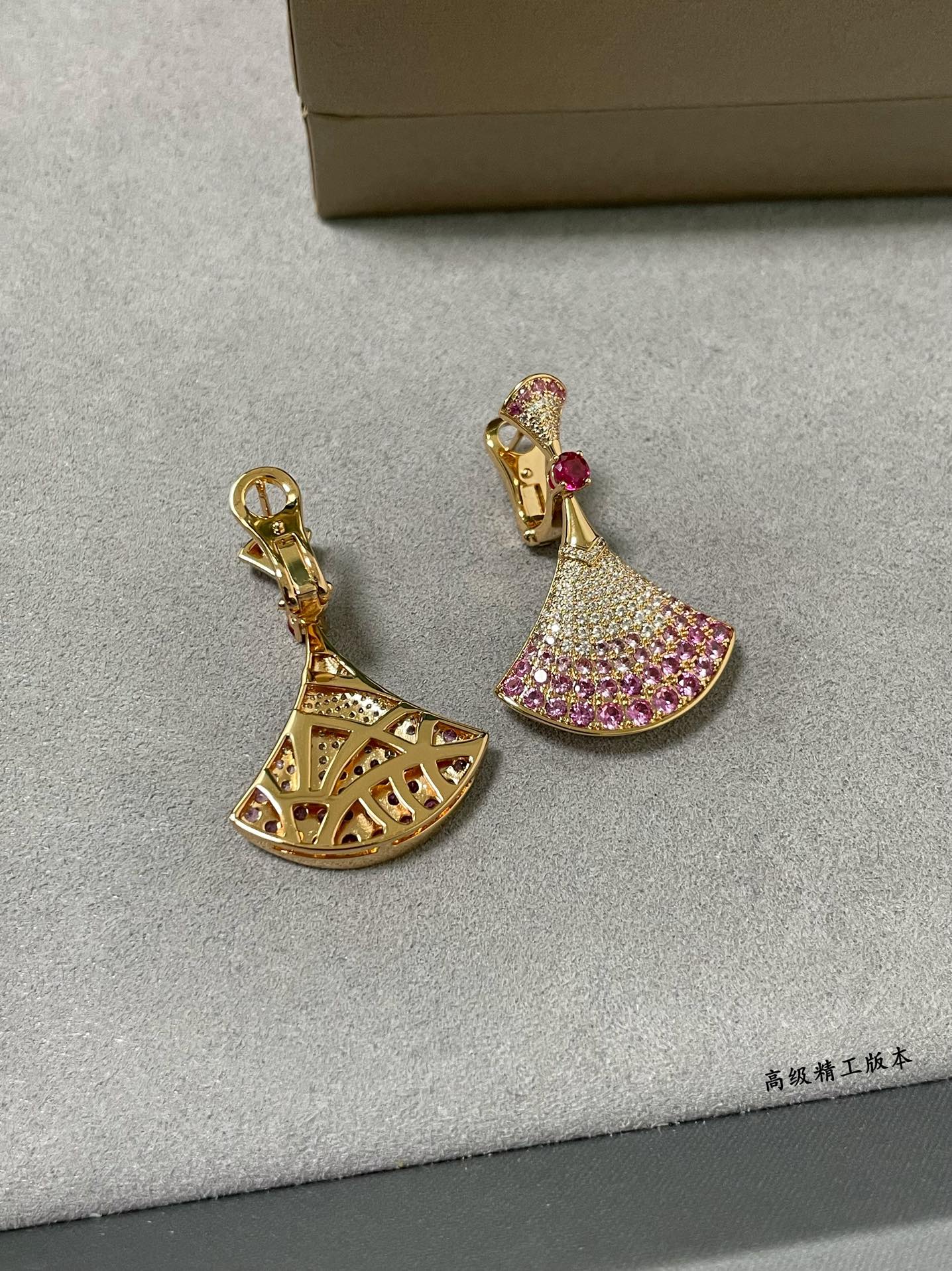 v gold gradient red fan shaped skirt earrings eha330