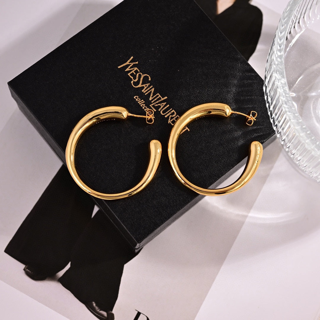 golden large c circle earrings eha366
