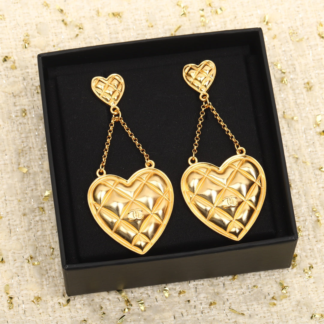 CHA size heart gold earrings EHA336