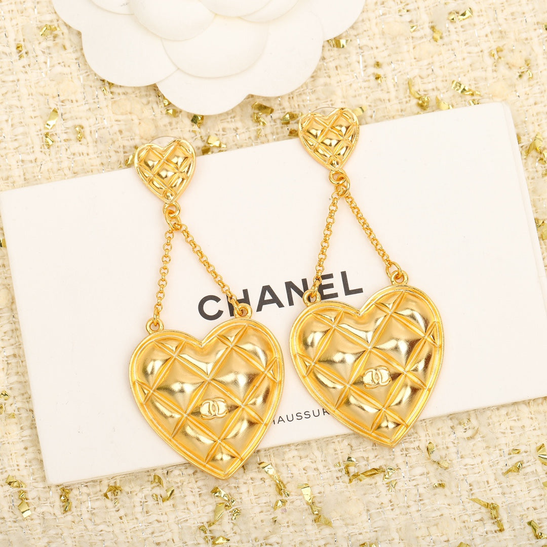 CHA size heart gold earrings EHA336