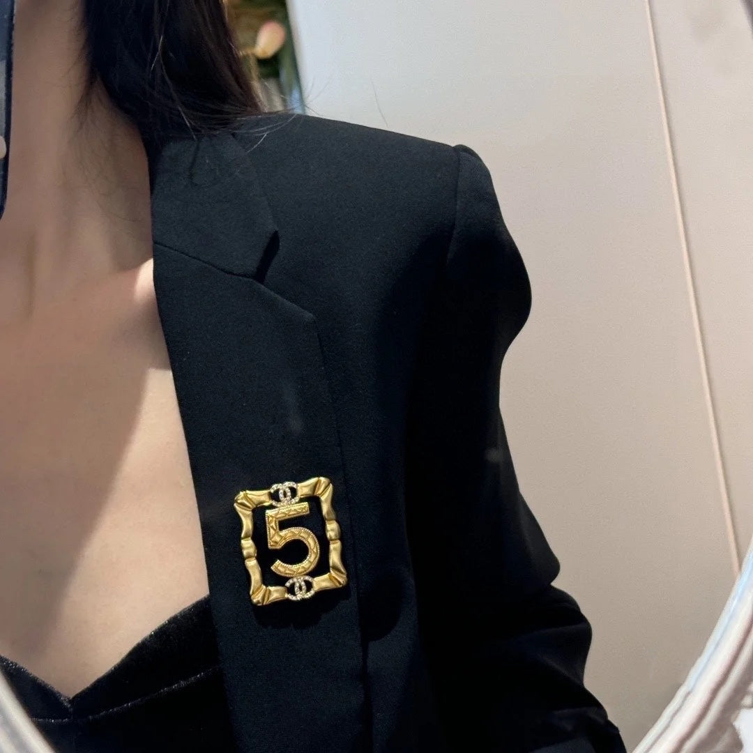 24 hollow letter box brooch xza12