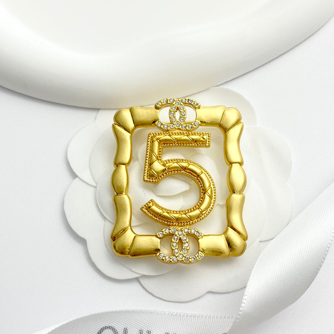 24 hollow letter box brooch xza12