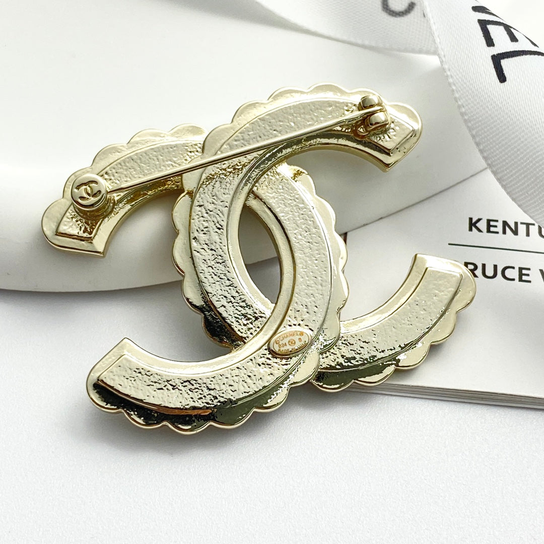 24 black enamel lace double c brooch xza13