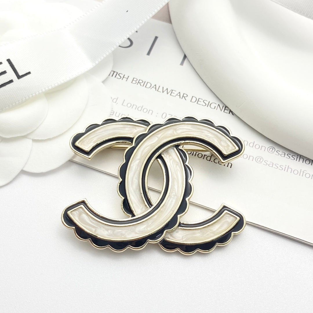 24 black enamel lace double c brooch xza13