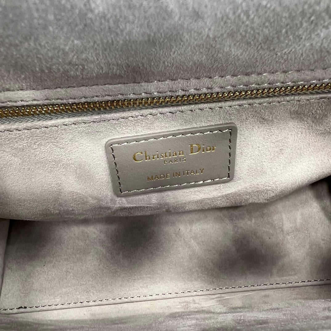 20cm princess diana 4 grid sheepskin single shoulder handbag 278065