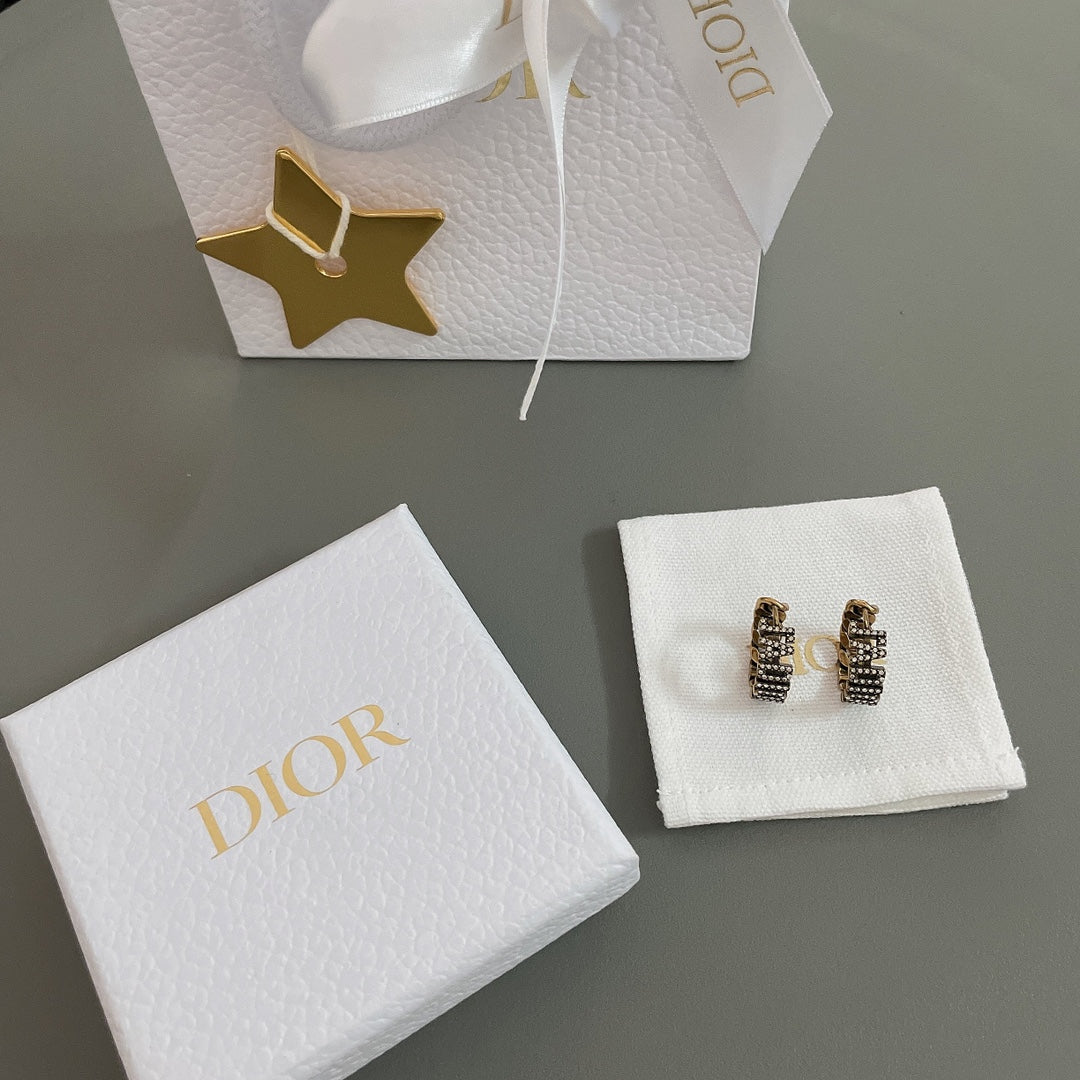 do letter chain ring gold earrings eha384
