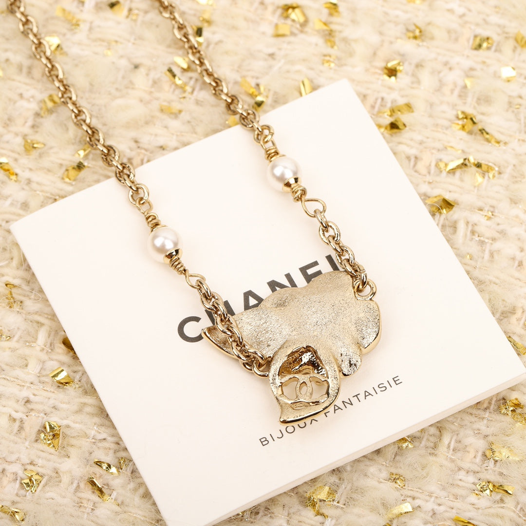 24B Camellia Silver Necklace XLA262