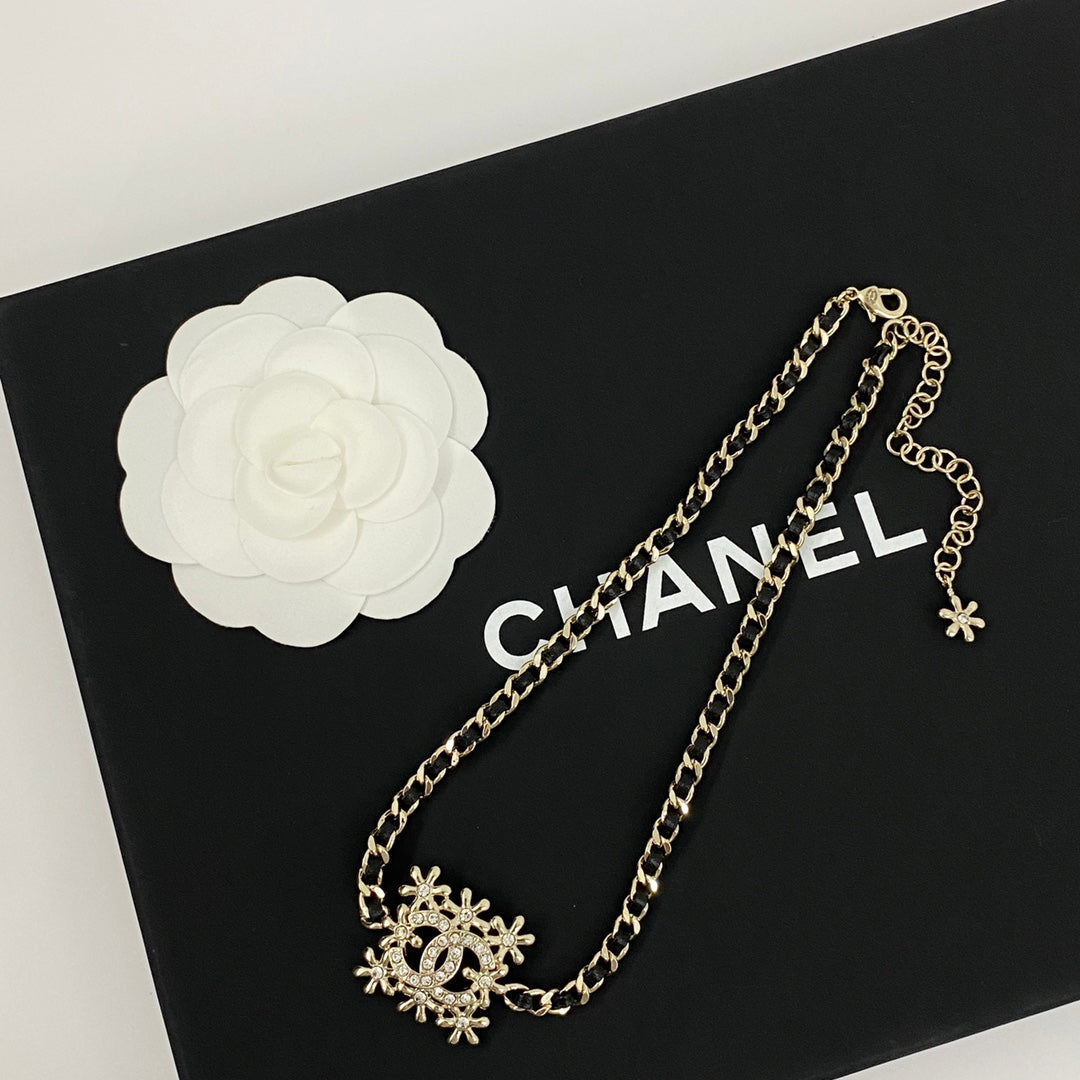 Hollow block flower rhinestone leather necklace XLA287