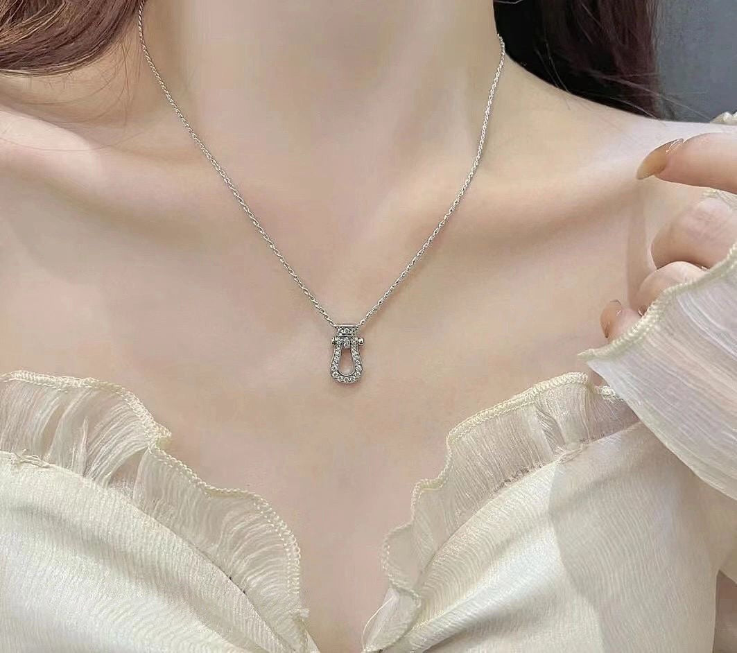 Pretty Woman Rose Gold Horseshoe Necklace XLA368