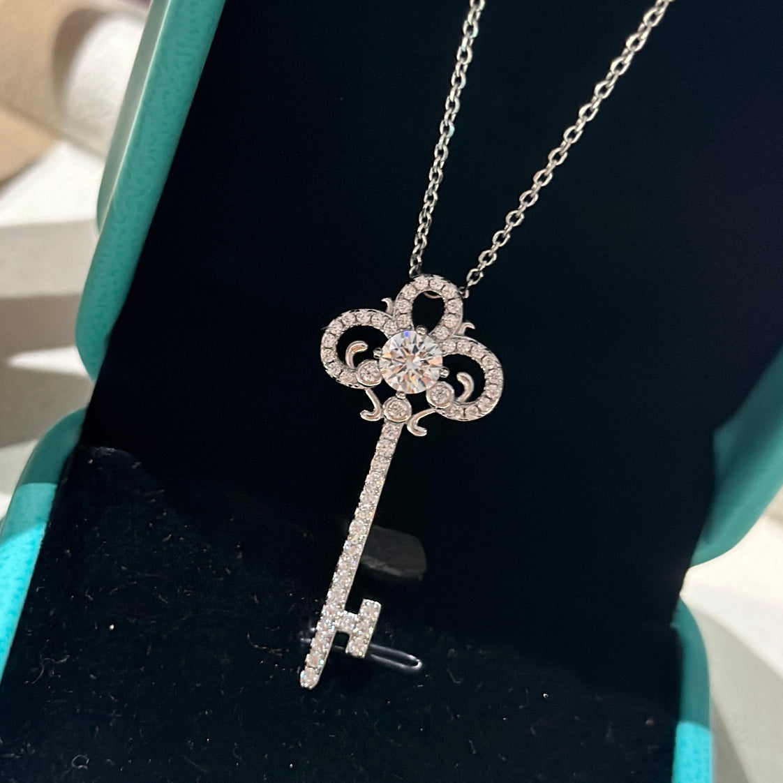 T 18K platinum key necklace XLA317