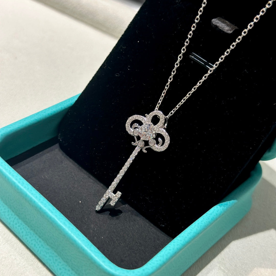 T 18K platinum key necklace XLA317