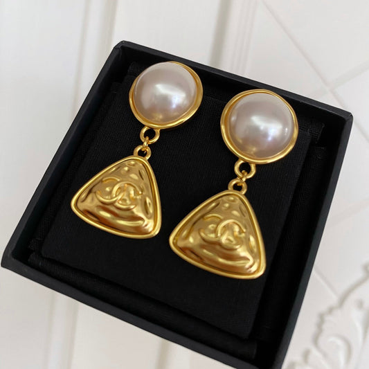 Pearl River Delta Double C Gold Earrings EHA407