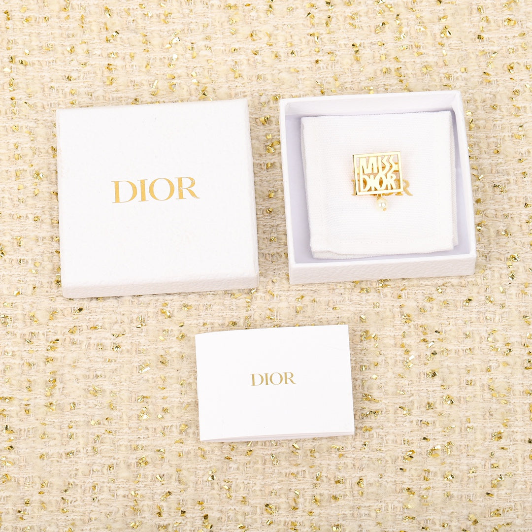 do hollow letter square card hanging bead brooch xza16