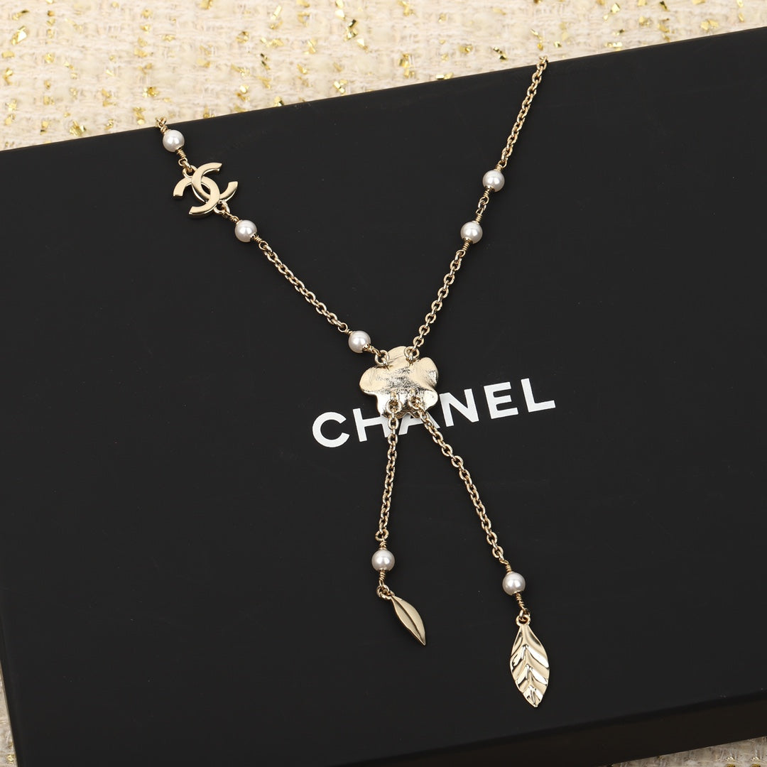 CHA 24B Camellia Silver Necklace XLA403