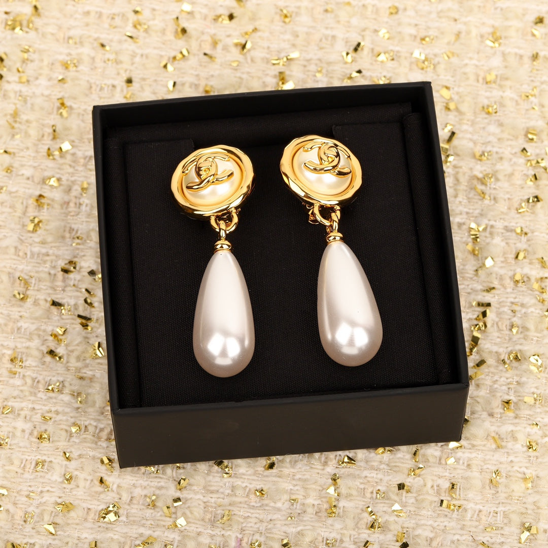 CHA Button Double C Pearl Earrings EHA483