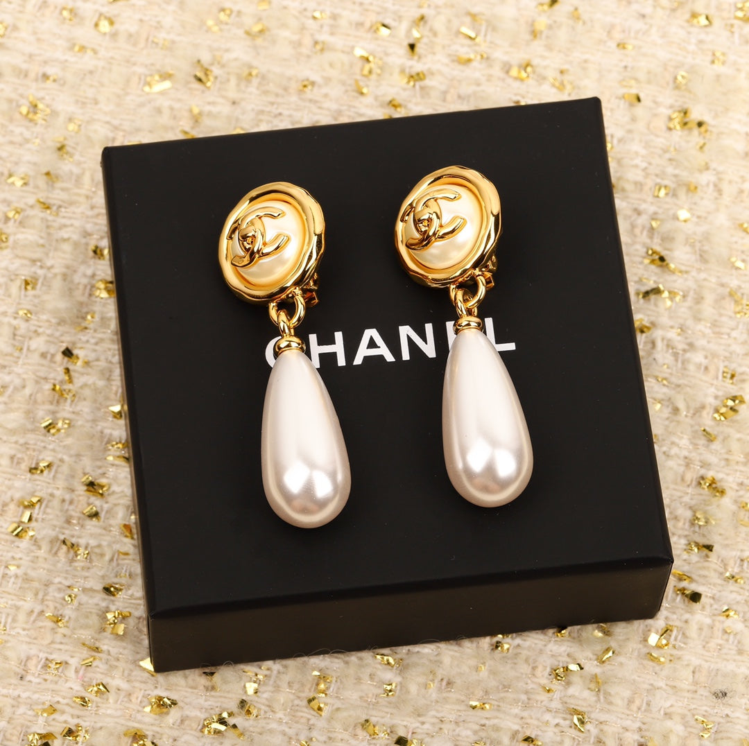 CHA Button Double C Pearl Earrings EHA483