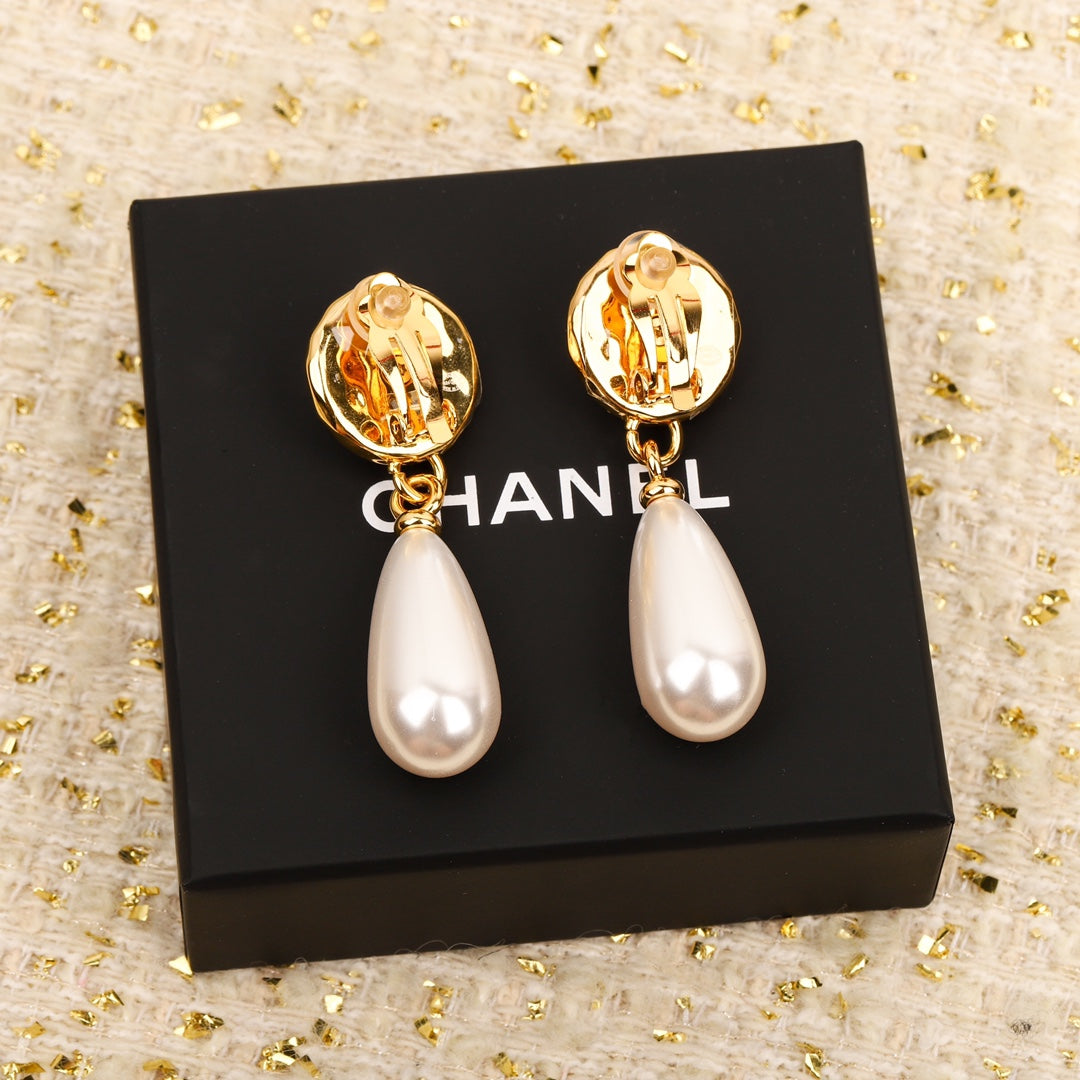 CHA Button Double C Pearl Earrings EHA483