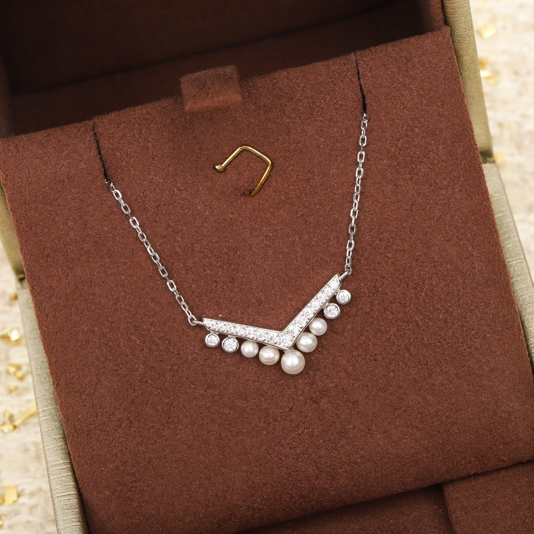 V-shaped pearl silver necklace XLA481